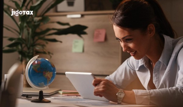 J-1 visa holder filing taxes in Florida with W-2 form and IRS documents