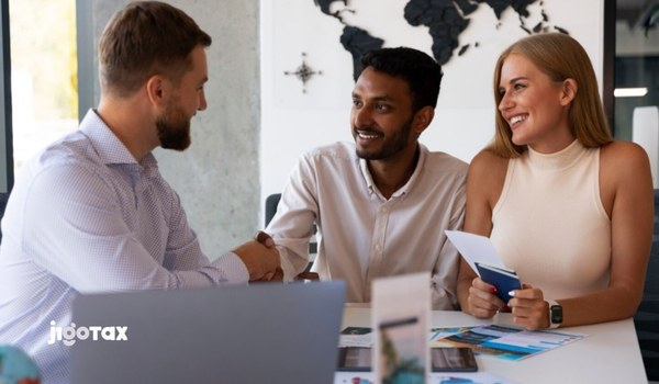 J-1 visa participant from Latin America learning about U.S. tax filing requirements and treaty benefits